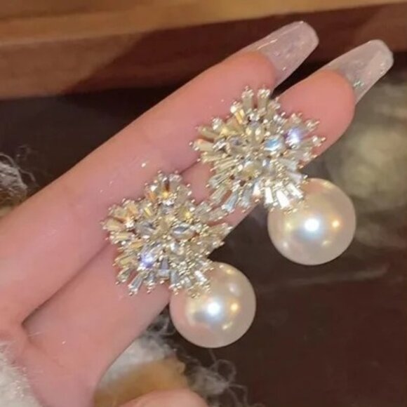 2/$24 Crystal Floral & Pearl Drop Dainty Statement Earrings - Picture 5 of 7